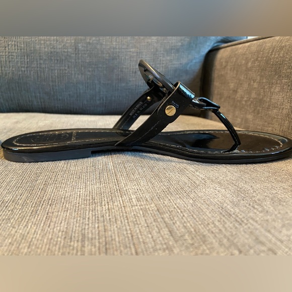 Tory Burch Women's Miller Patent Thong Sandal, Black 8.5 - Picture 5 of 8
